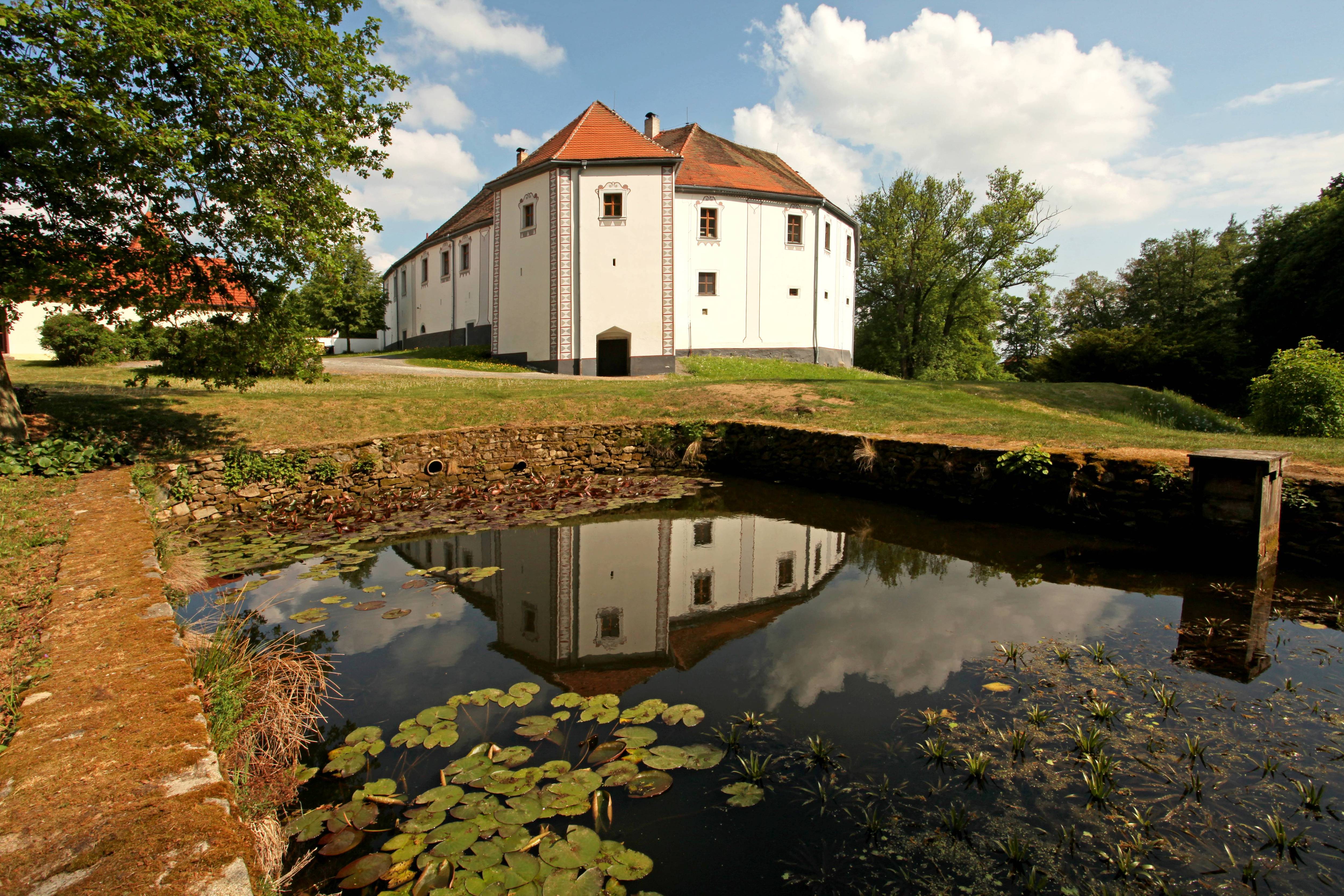 zámek Chanovice ze západní strany